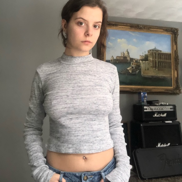 KNIT CROPPED TURTLE NECK - Picture 2 of 4